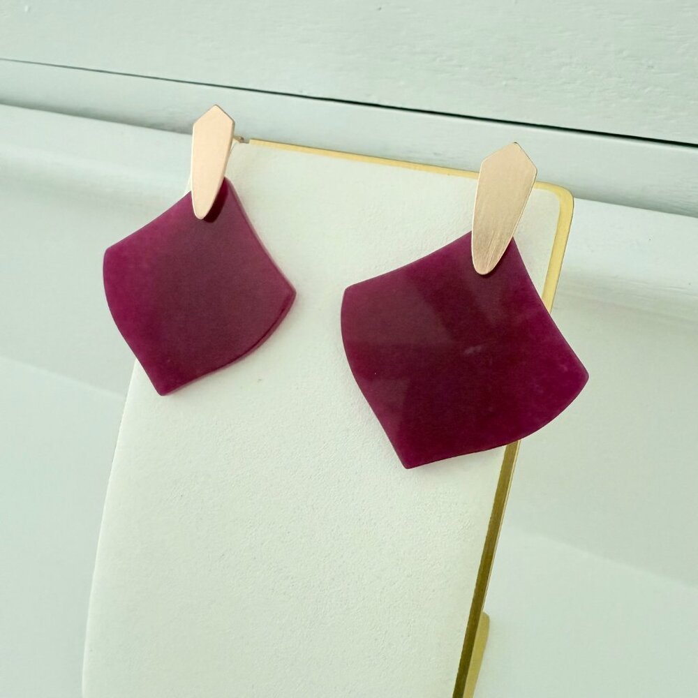 💖 Bold Geometric Statement Earrings – Magenta with Gold Accents 💖